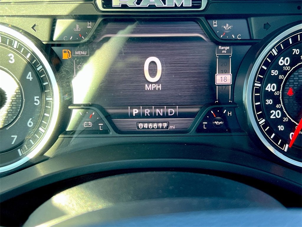 2020 RAM 1500 Laramie Crew Cab 4x4 5'7" Box