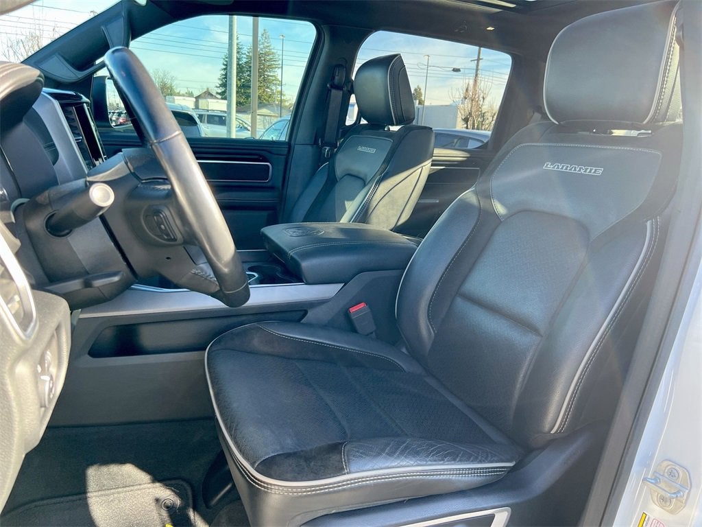 2020 RAM 1500 Laramie Crew Cab 4x4 5'7" Box