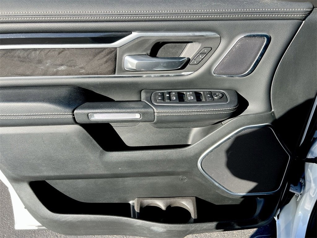 2020 RAM 1500 Laramie Crew Cab 4x4 5'7" Box