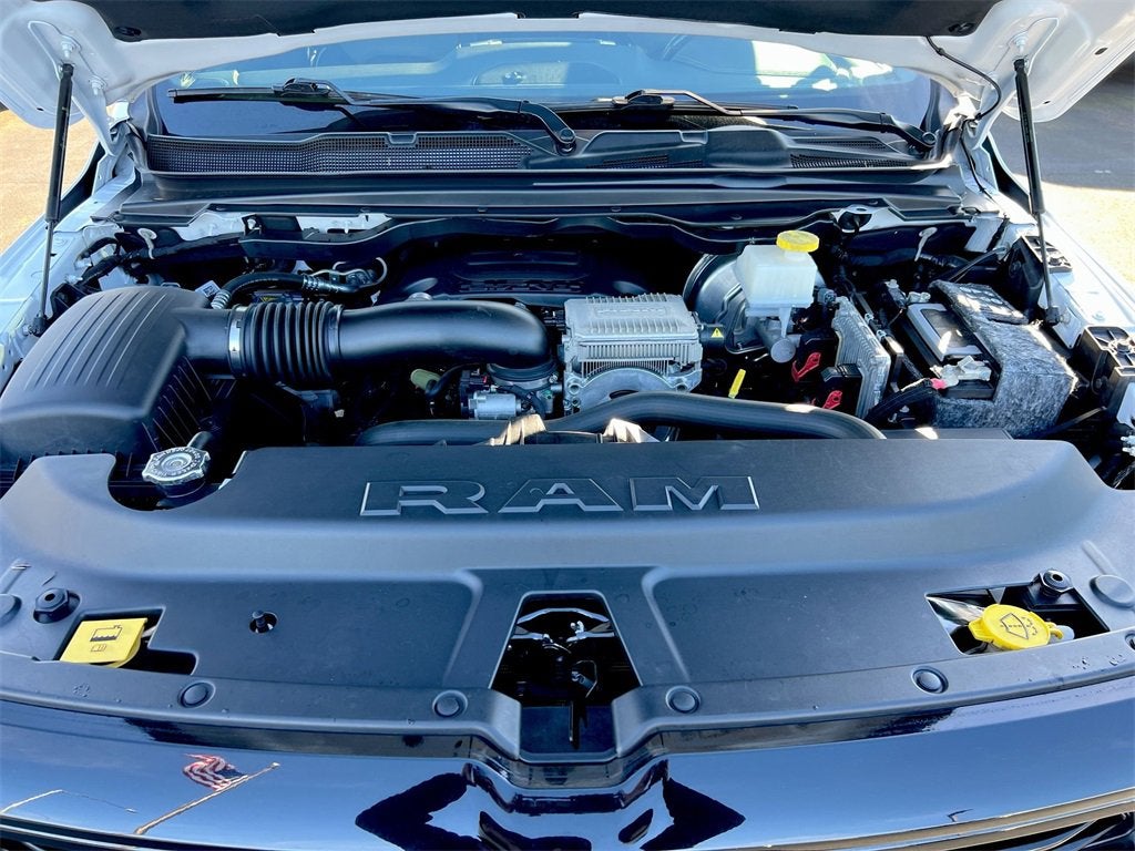 2020 RAM 1500 Laramie Crew Cab 4x4 5'7" Box