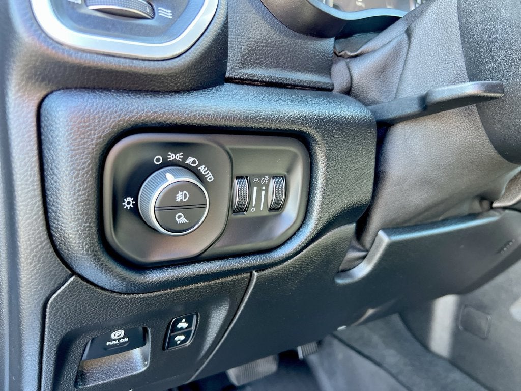 2019 RAM 1500 Big Horn/Lone Star Crew Cab 4x4 6'4" Box