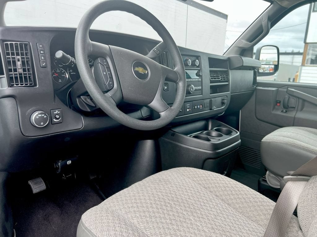 2025 Chevrolet Express Passenger 1LT