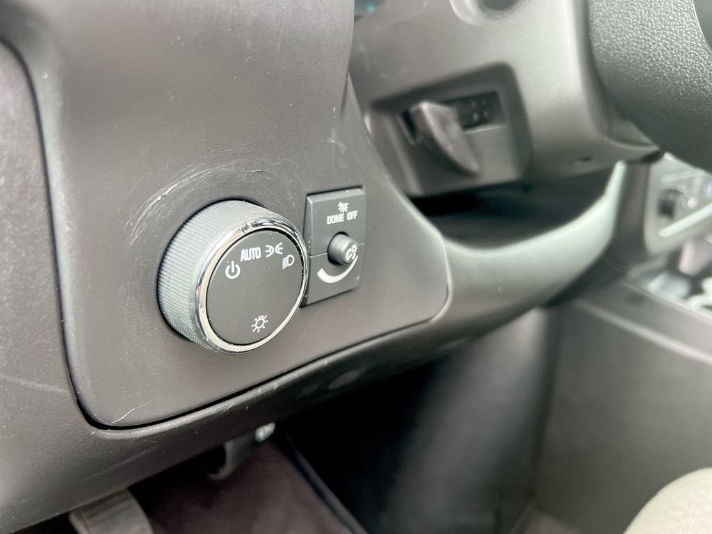 2025 Chevrolet Express Passenger 1LT