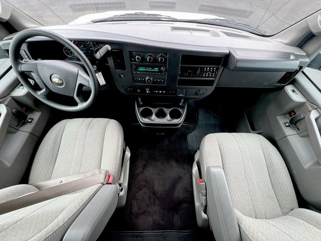 2025 Chevrolet Express Passenger 1LT