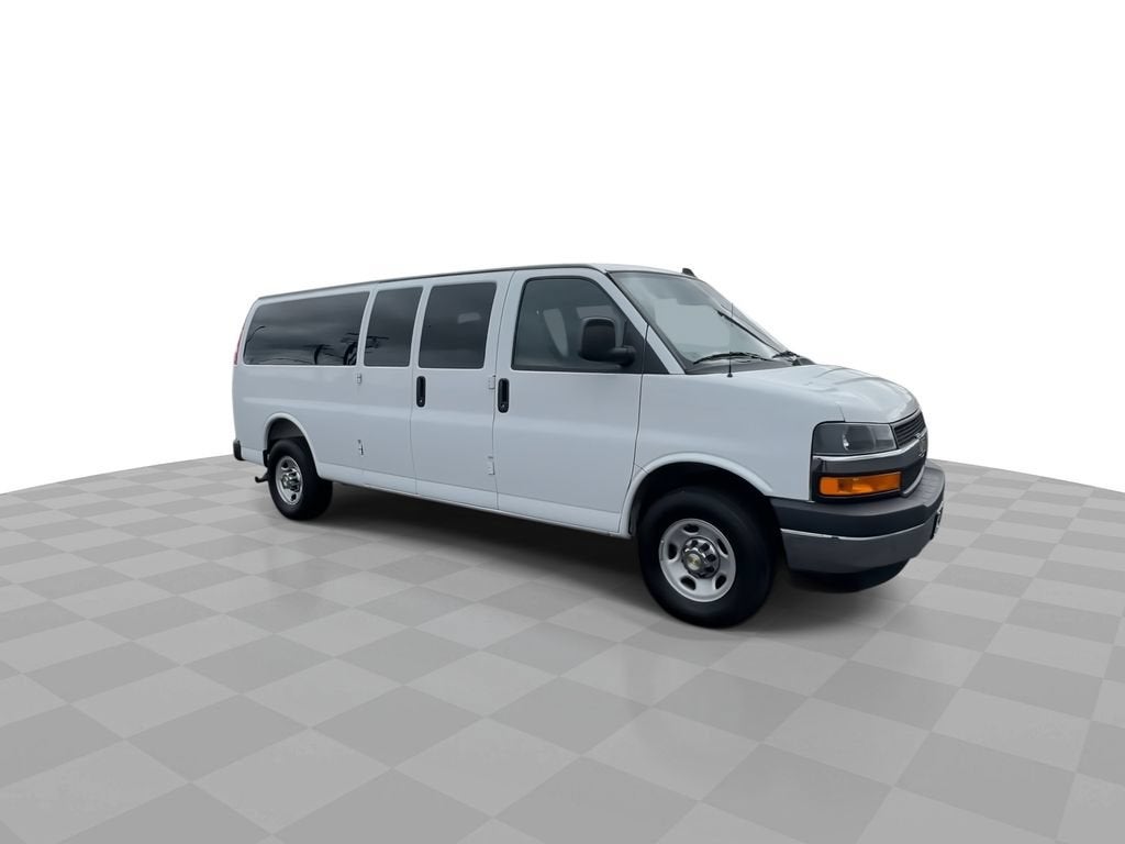 2025 Chevrolet Express Passenger 1LT