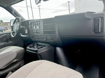 2025 Chevrolet Express Passenger 1LT