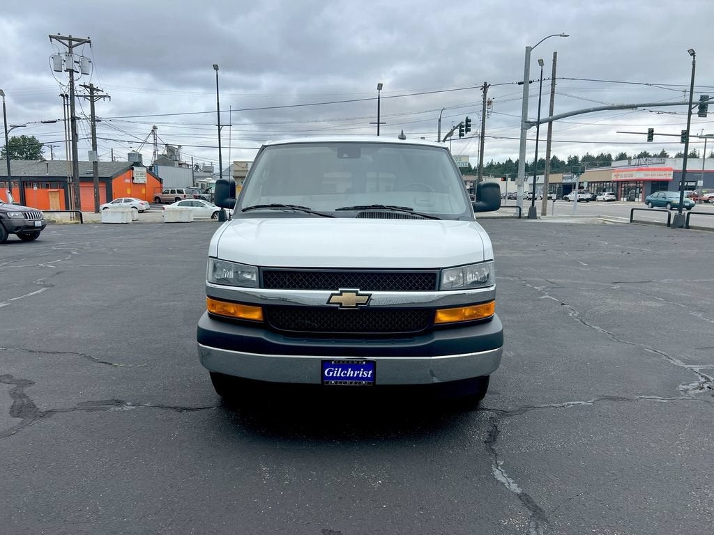 2025 Chevrolet Express Passenger 1LT
