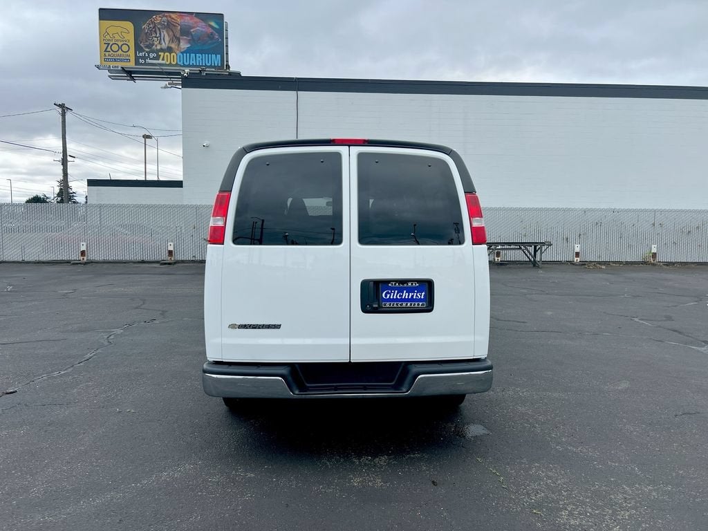 2025 Chevrolet Express Passenger 1LT