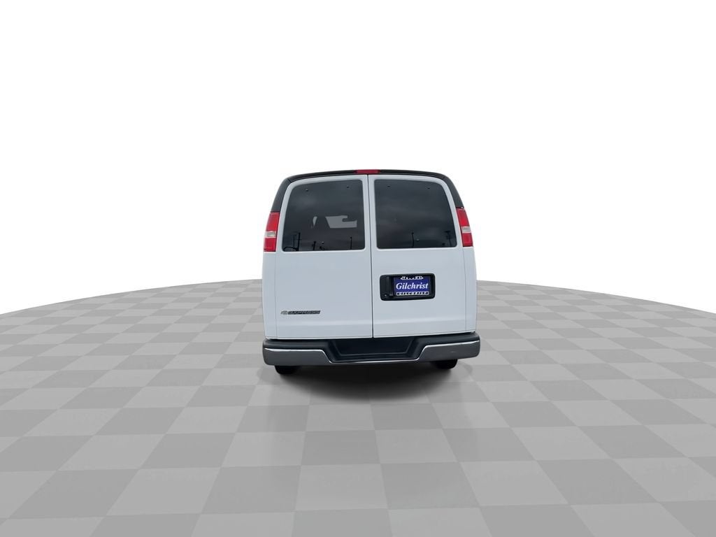 2025 Chevrolet Express Passenger 1LT