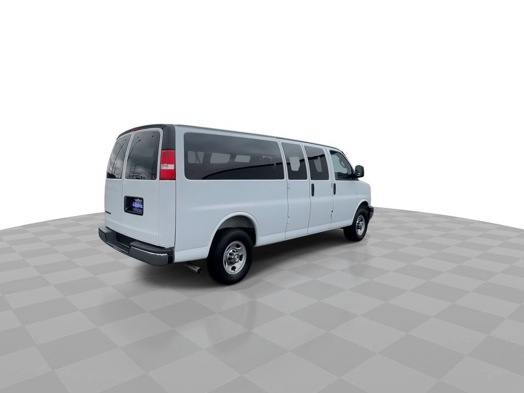 2025 Chevrolet Express Passenger 1LT