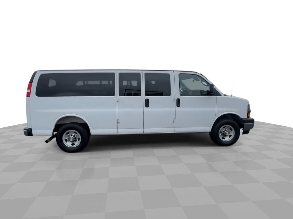 2025 Chevrolet Express Passenger 1LT