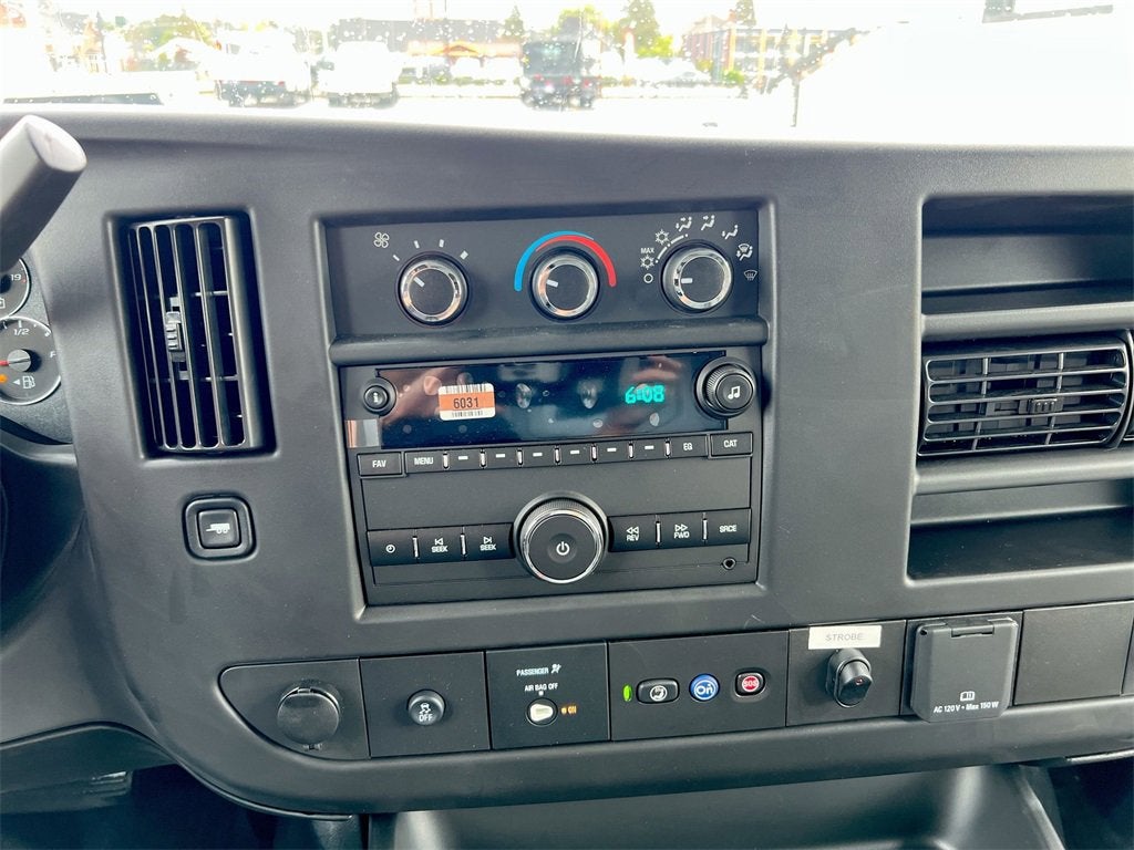 2025 Chevrolet Express Cutaway 3500 1WT