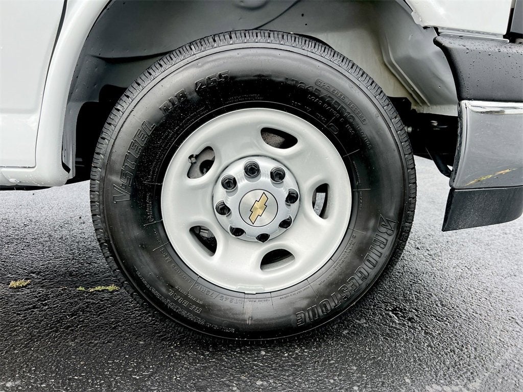 2025 Chevrolet Express Cutaway 3500 1WT