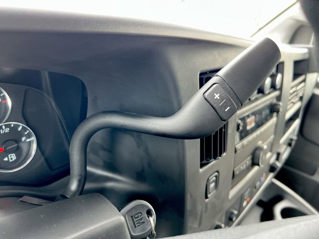 2025 Chevrolet Express Cutaway 3500 1WT