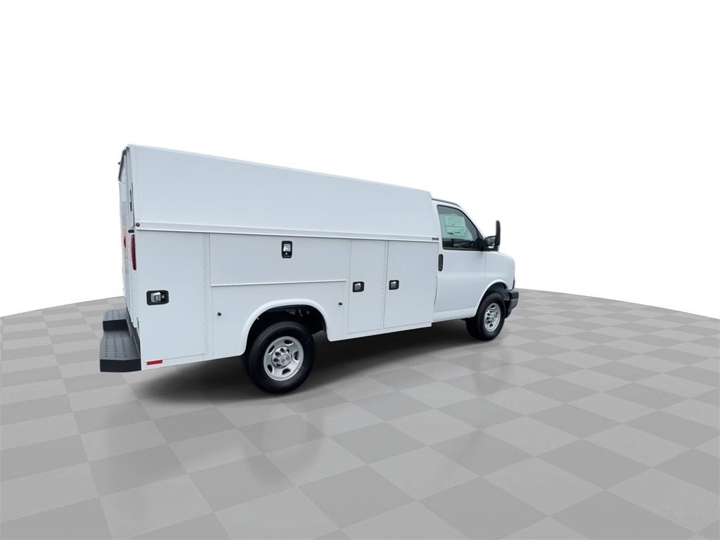 2025 Chevrolet Express Cutaway 3500 1WT