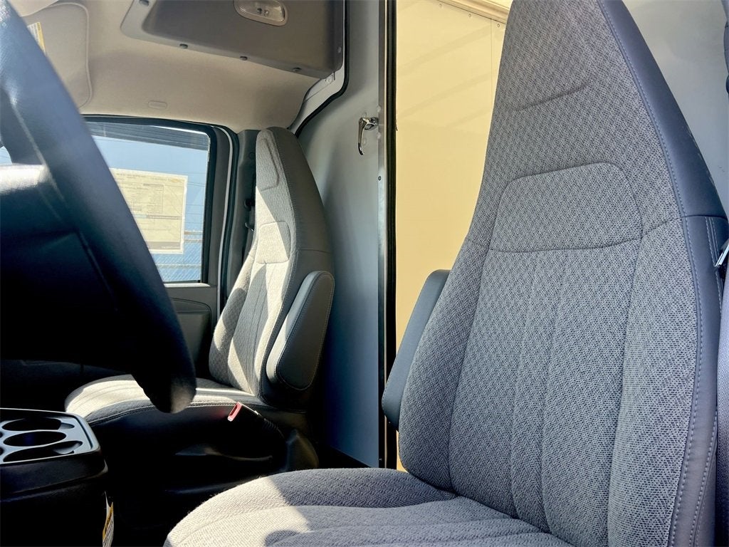 2025 Chevrolet Express Cutaway 3500 1WT
