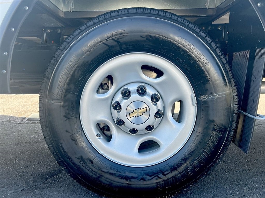 2025 Chevrolet Express Cutaway 3500 1WT