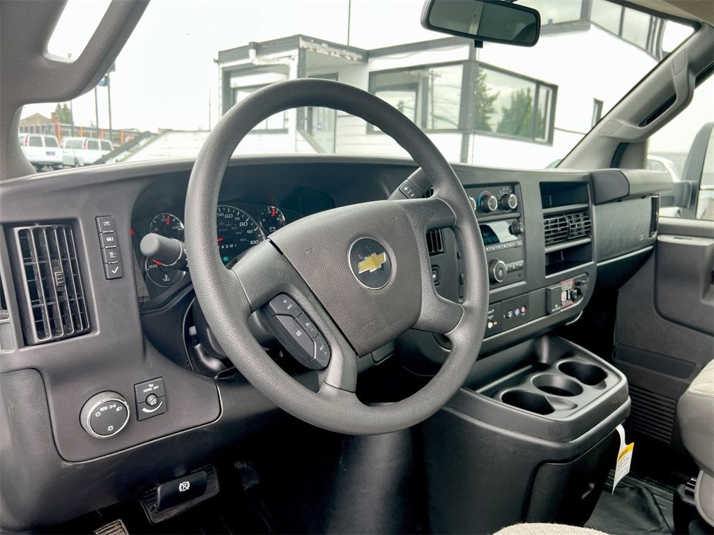 2025 Chevrolet Express Cutaway 3500 1WT