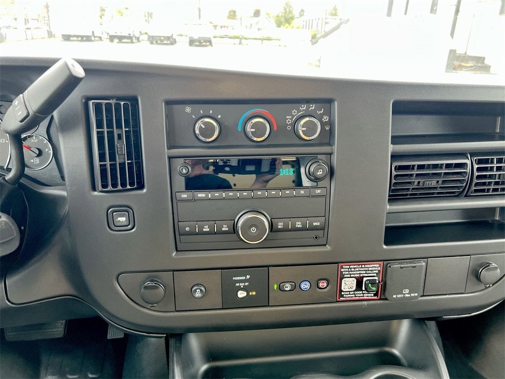 2025 Chevrolet Express Cutaway 3500 1WT