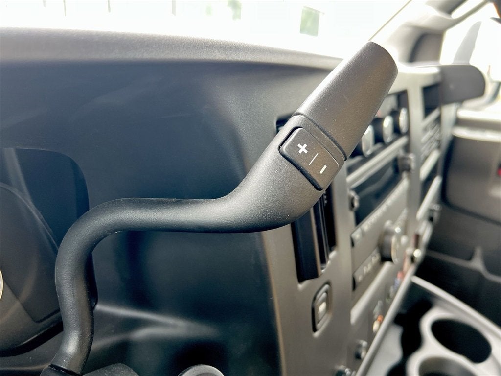 2025 Chevrolet Express Cutaway 3500 1WT