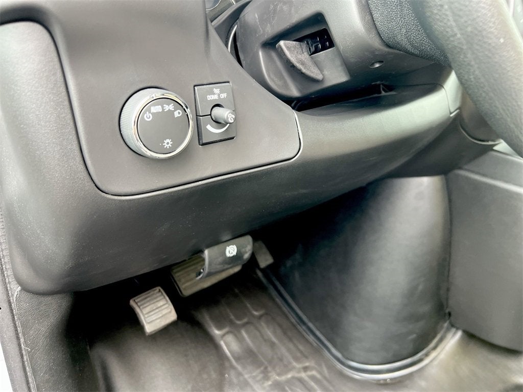 2025 Chevrolet Express Cutaway 3500 1WT