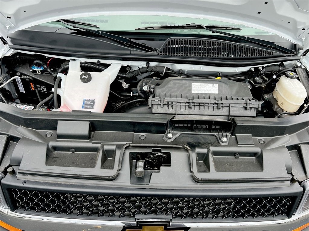 2025 Chevrolet Express Cutaway 3500 1WT