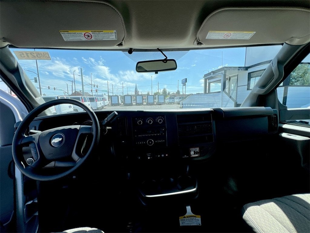 2025 Chevrolet Express Cutaway 3500 1WT