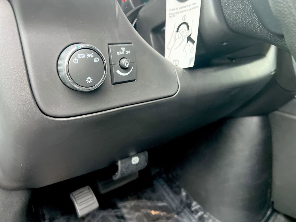 2025 Chevrolet Express Cargo WT