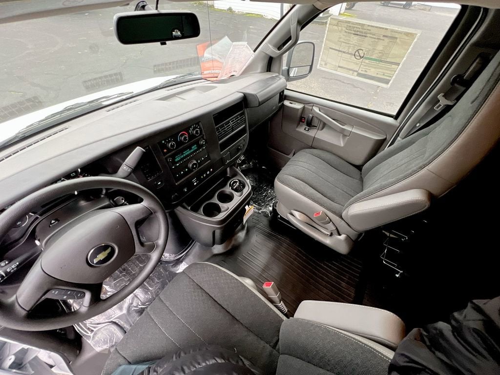 2025 Chevrolet Express Cargo WT