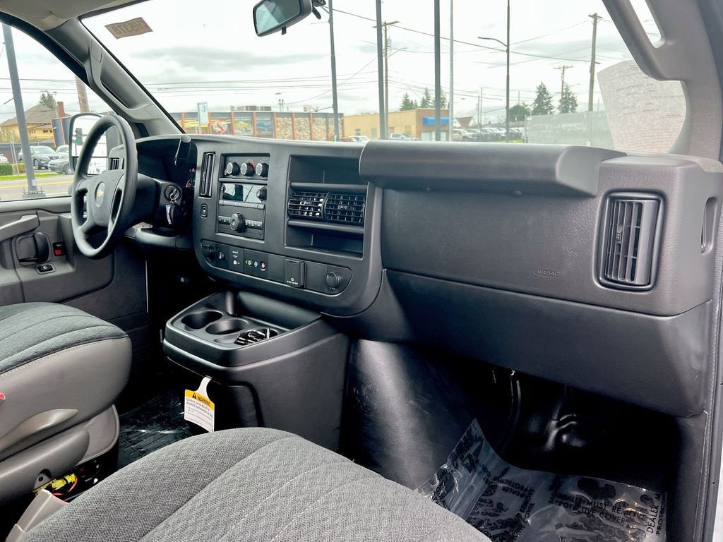 2025 Chevrolet Express Cargo WT