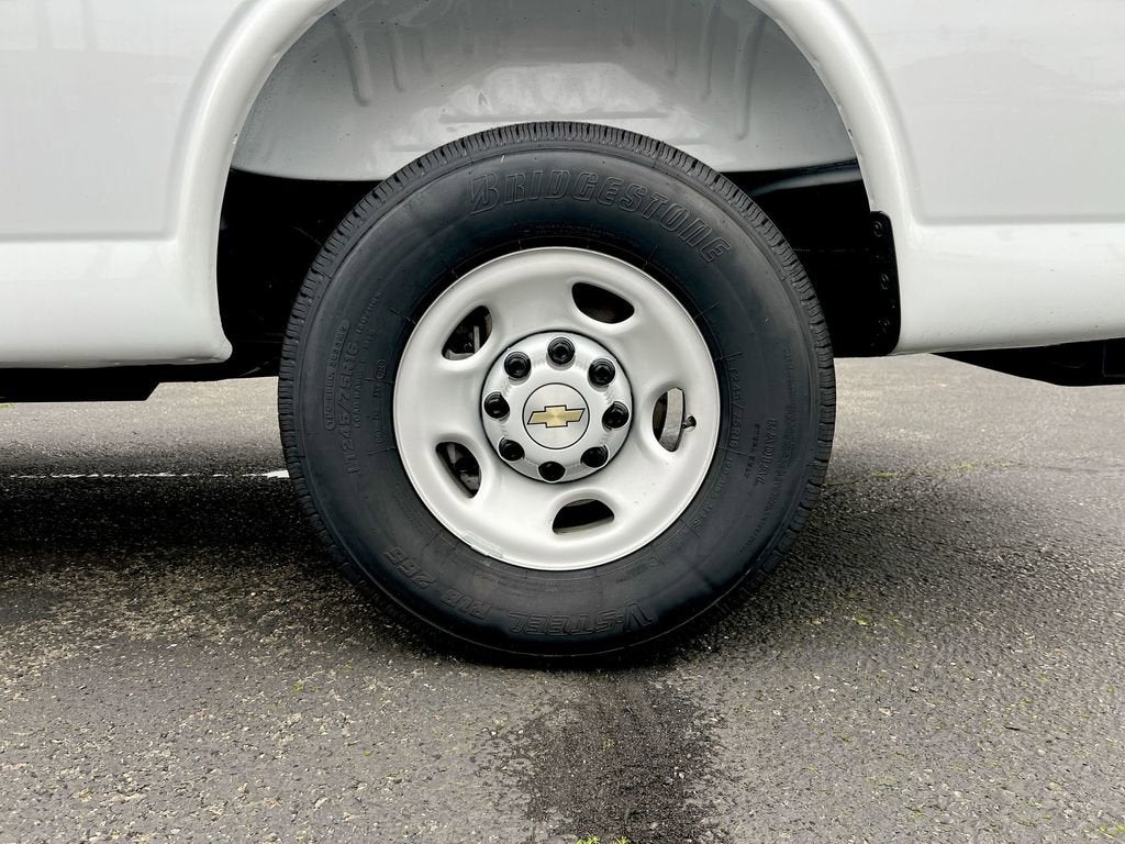 2025 Chevrolet Express Cargo WT