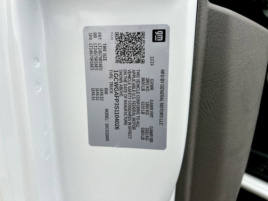 2025 Chevrolet Express Cargo WT