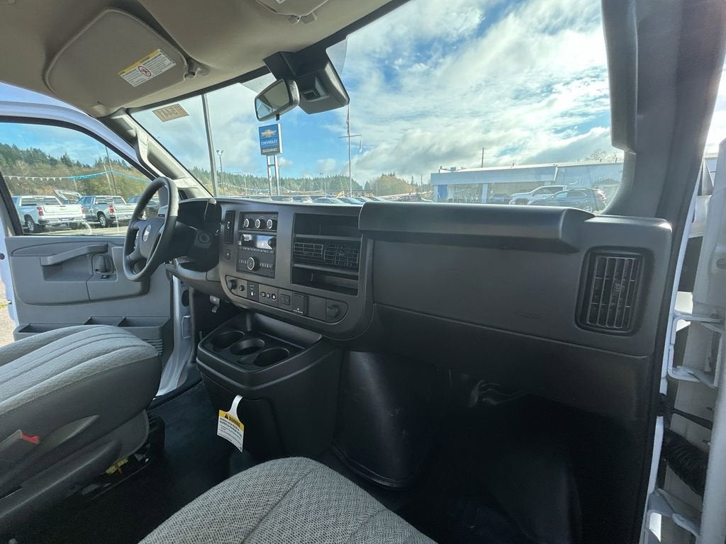 2025 Chevrolet Express Cargo WT