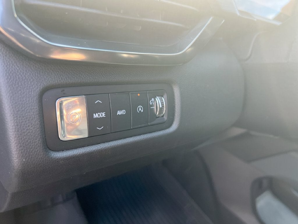 2024 GMC Acadia AT4