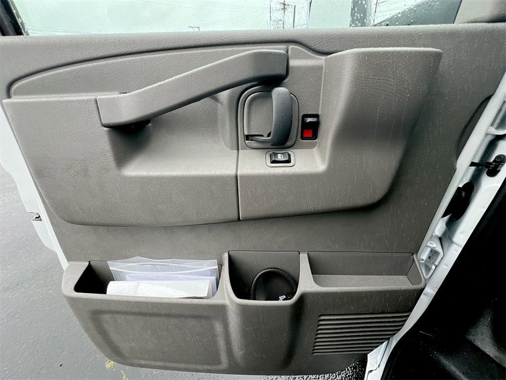 2026 Chevrolet Express Cutaway 3500 1WT