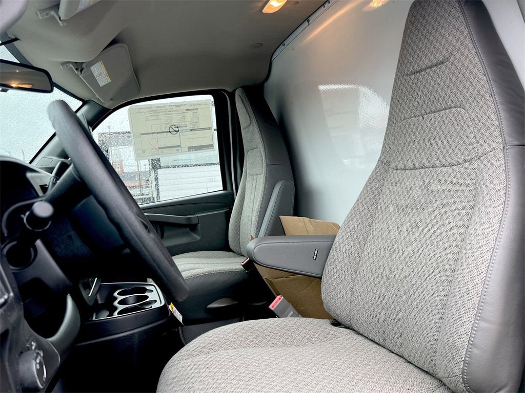 2026 Chevrolet Express Cutaway 3500 1WT