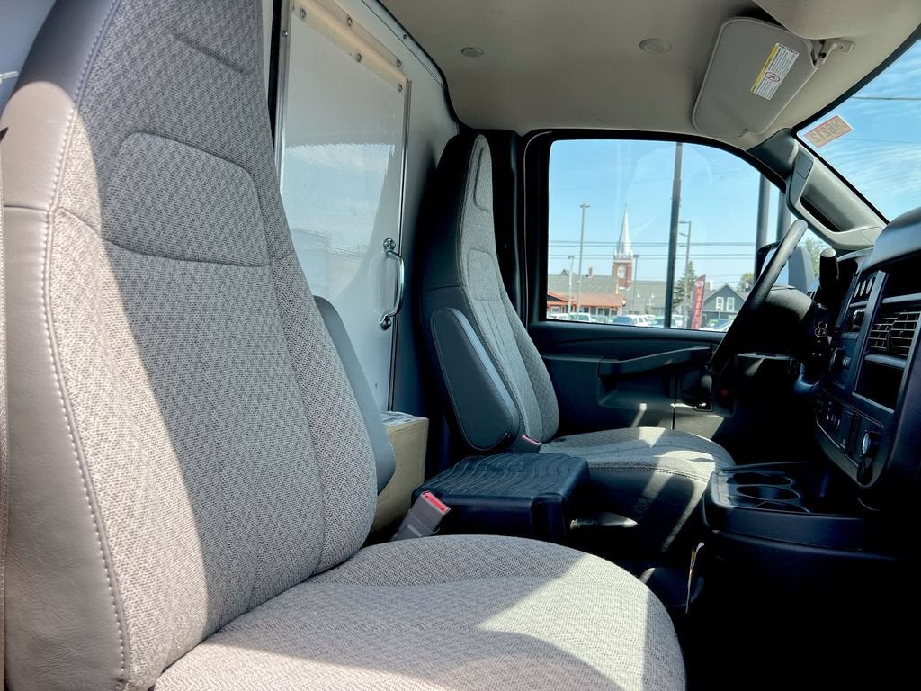 2026 Chevrolet Express Cutaway 3500 1WT