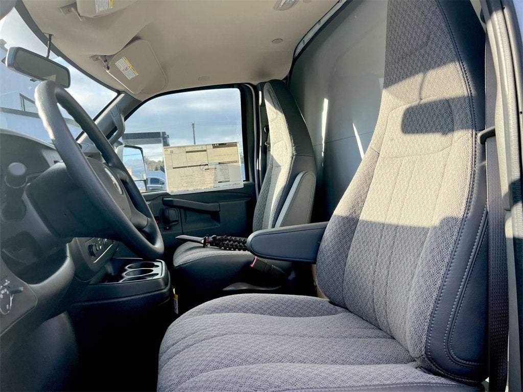 2025 Chevrolet Express Cutaway 4500 2WT