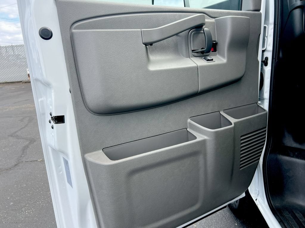 2025 Chevrolet Express Cutaway 4500 2WT