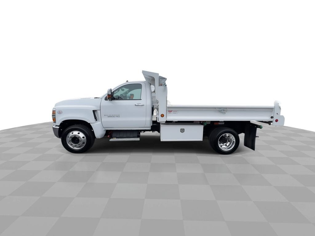 2022 Chevrolet Silverado 6500 HD Work Truck
