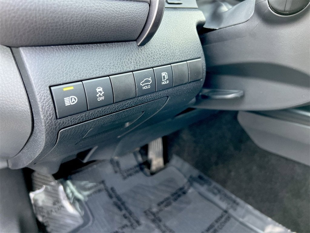 2020 Toyota Camry LE Hybrid