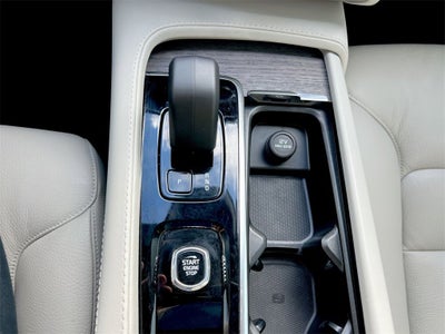 2024 Volvo XC90 B6 Plus Bright Theme 6-Seater