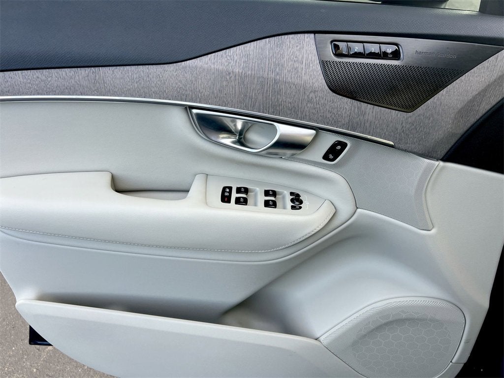 2024 Volvo XC90 B6 Plus Bright Theme 6-Seater