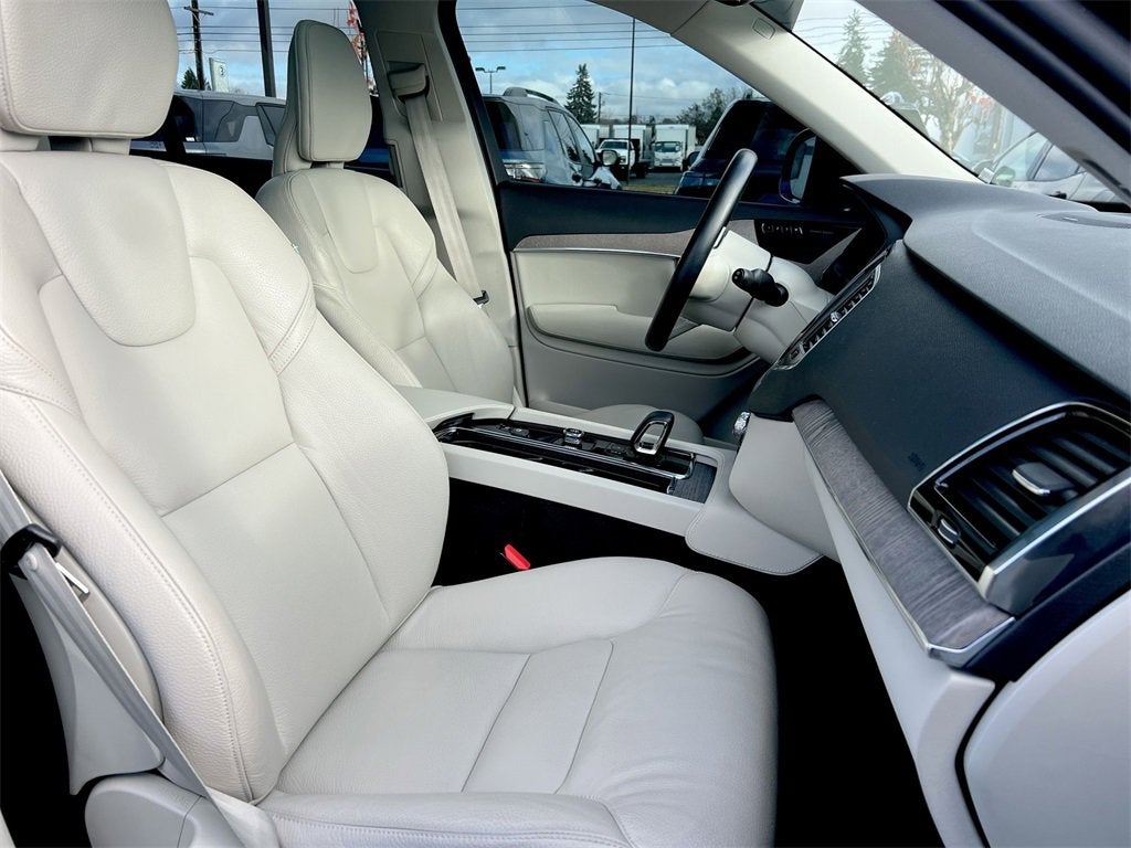 2024 Volvo XC90 B6 Plus Bright Theme 6-Seater