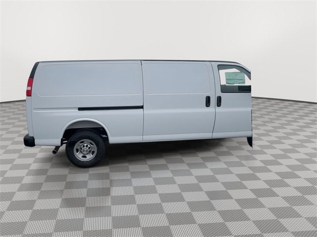 2025 Chevrolet Express Cargo 3500 WT