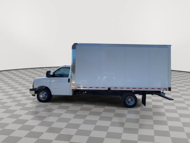 2026 Chevrolet Express Cutaway 3500 1WT